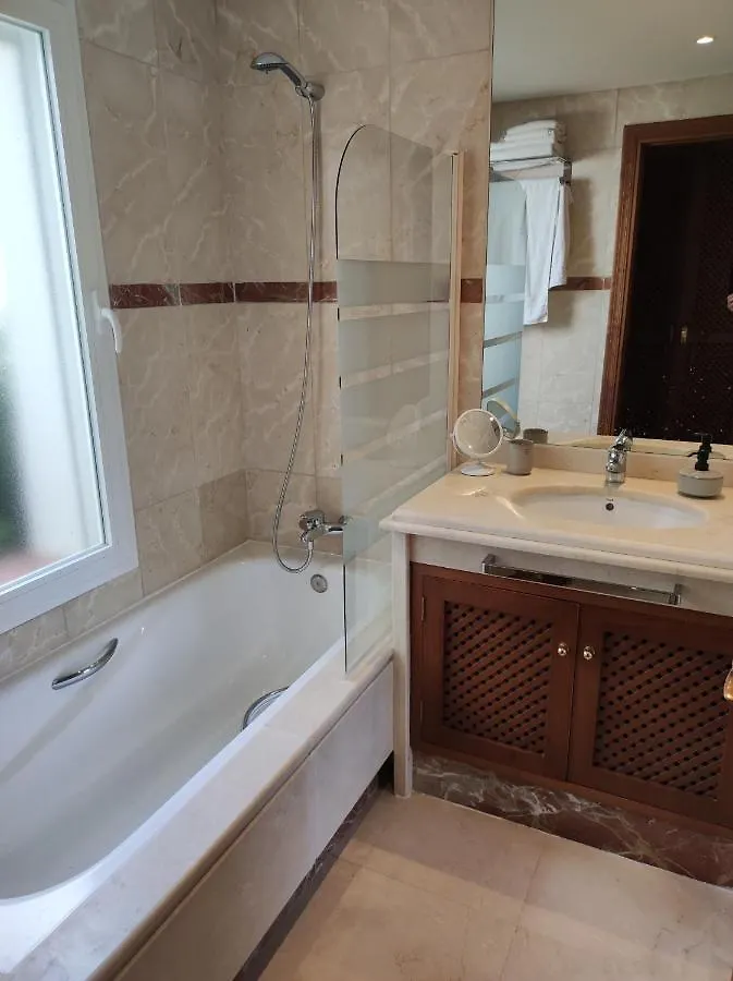 Costalita On The Beach - 3 Bedroom Cosy Apartment Estepona