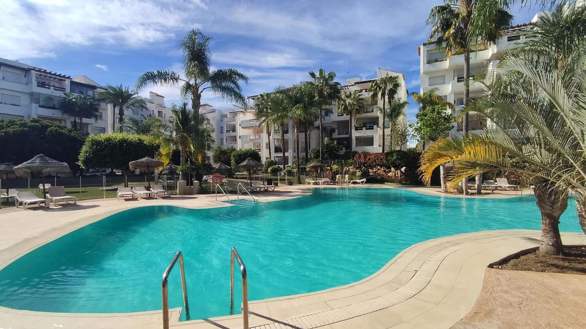 Costalita On The Beach - 3 Bedroom Cosy Apartment Estepona